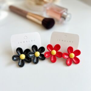 Alternative view of 12 Aretes Flores Hermosas $9 c/u