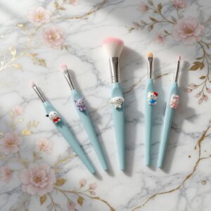 Alternative view of 12 sets 5 Brochas Sanrio para Maquillarse $29.25 c/u