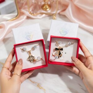 12 Sets Joyeria Collar,Anillo y Aretes con Pedreria y Caja de Regalo Dorada $22.5 c/u
